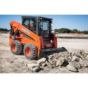 KUBOTA SSV65 TIRE SKID