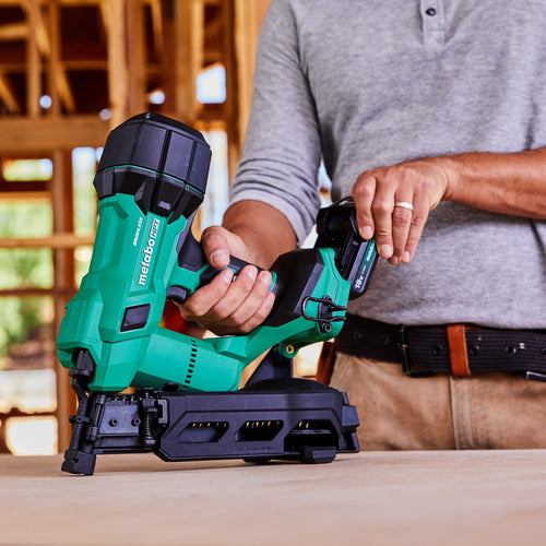 Metabo HPT 18V MultiVolt™ Brushless Coil Roofing Nailer